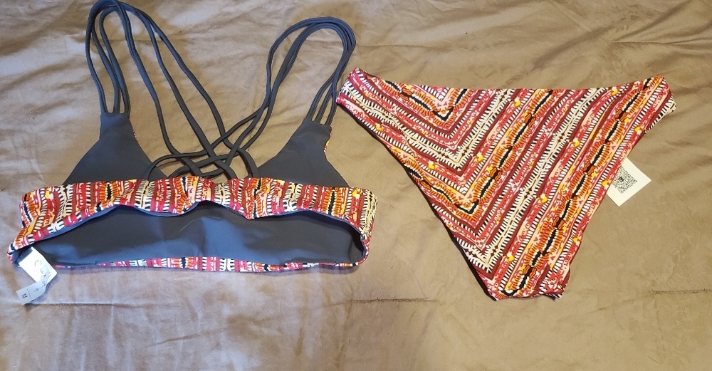 Bikini - Picture 3 of 3